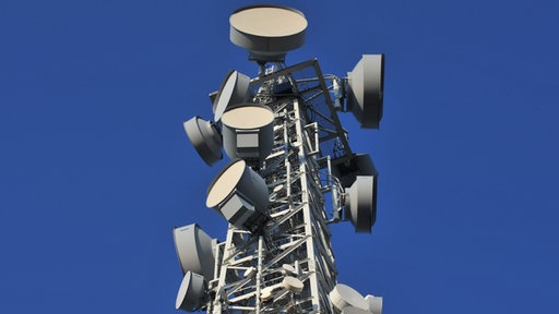 Bildrechte: dpa Sendemast vor blauem Himmel